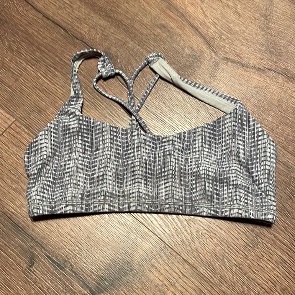 Lululemon free to be bra sz 6